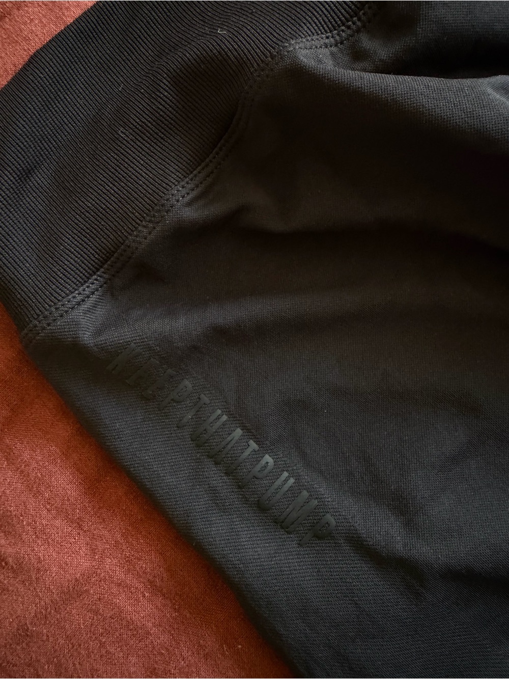 Keep That Pump LJ V Back Leggings NWOT - Picture 3 of 6